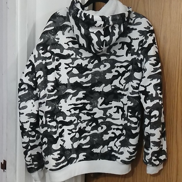ArcticCamo zip up sweater - Picture 2 of 2